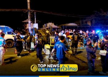 ชนยับรถติดไฟแดง-ตีลังกาล้อชี้ฟ้าสาหัสติดคาซาก-–-topnews