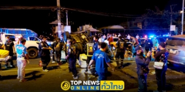 ชนยับรถติดไฟแดง-ตีลังกาล้อชี้ฟ้าสาหัสติดคาซาก-–-topnews