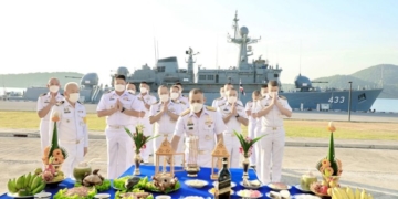 กองเรือฟริเกตที่-2-บวงสรวง-'เสด็จเตี่ย'-นำพา-11-วีรชนเรือหลวงสุโขทัย-กลับคืนสู่ครอบครัว