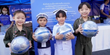 กระจายความสุข-รับ-“วันเด็กแห่งชาติ”-แจกลูกฟุตบอลกว่าแสนลูก!