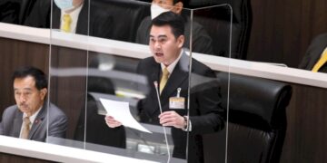 ชงสภา-จี้-มบูรพา-กยศ.-เร่งจ่ายเงินยืมเรียน-หลังออกช้านิสิตต้องกู้หนี้ยืมสิน