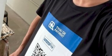 เฉียบ!-ป๋าเต็ดโชว์เสื้อ-'คิวอาร์โค้ด'-บอกอยากติ๊บให้โอน-ไม่ต้องโยนให้เสียทรง