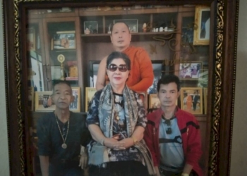 บุตรชายพร้อมญาตินำร่าง-“-ป้าเขียด-นภาพร-หงสกุล”-ประกอบพิธีรดน้ำศพ