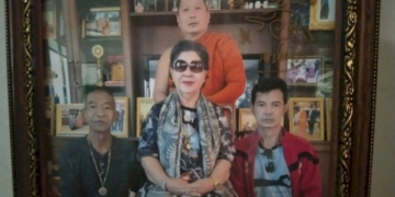 บุตรชายพร้อมญาตินำร่าง-“-ป้าเขียด-นภาพร-หงสกุล”-ประกอบพิธีรดน้ำศพ