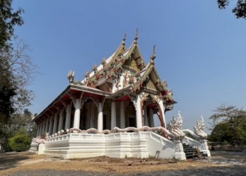 วิจิตรตระการตา-!-อุโบสถ-วัดหมื่นเกลา-บอกเล่าประวัติพระสัมมาสัมพุทธเจ้า-พร้อมรูปปั้นนูนต่ำวีระชนค่ายบางระจัน