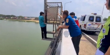 หนุ่มติดหนี้พนันโดดสะพานข้ามแม่น้ำมูล-2-เผยสัปดาห์เดียวจะกระโดดสะพานฆ่าตัวตายแล้ว-4-ครั้ง