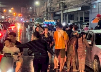 วัยรุ่นกรุงเก่านหลายพันคน-หลั่งไหลเล่นสาดน้ำในช่วงค่ำคืน-ภายในเกาะเมืองอยุธยา-หลังจากหยุดไปหลายปี